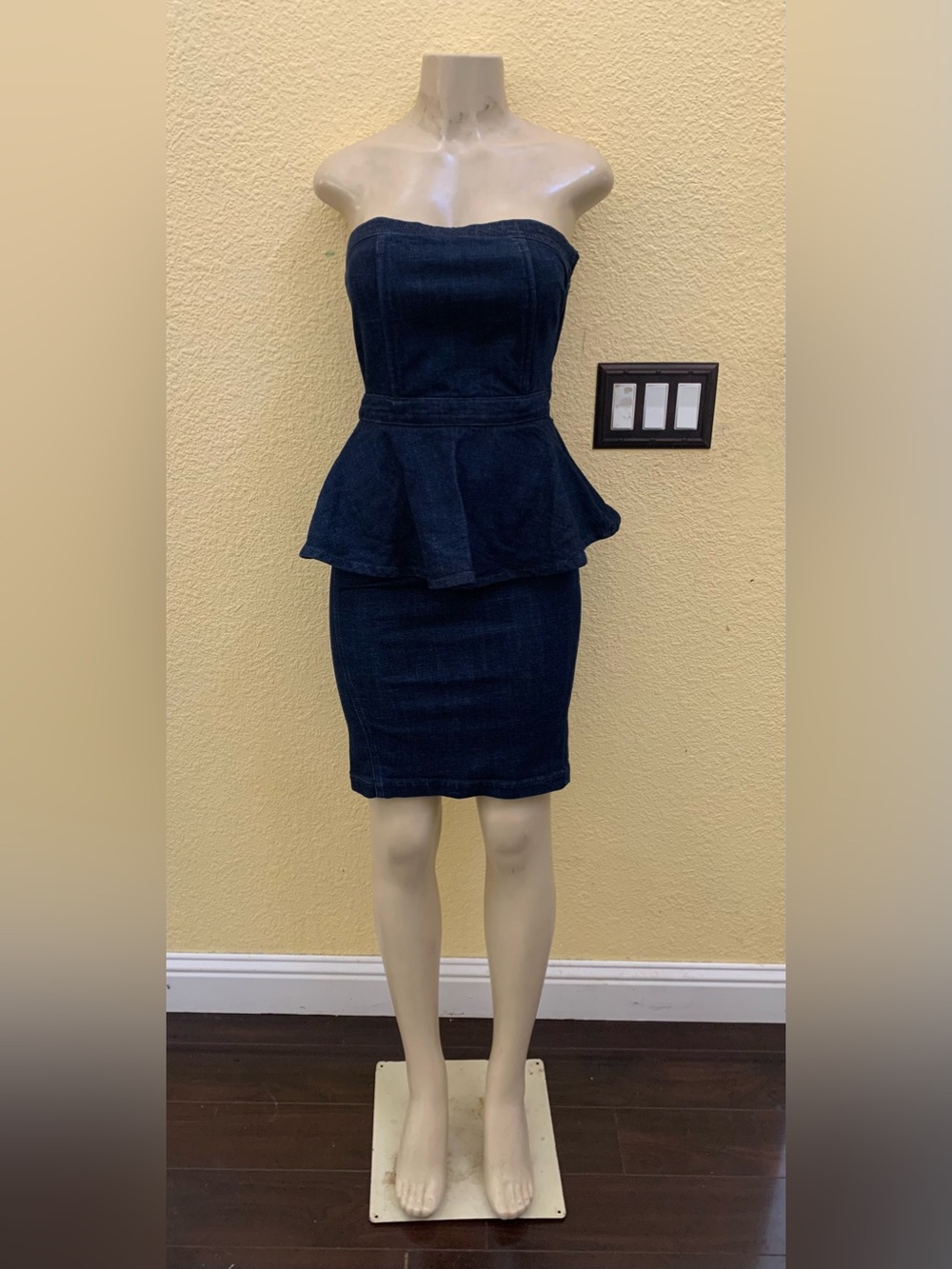 NWT $139.90 Levi’s Size XS Blue Denim Strapless Peplum Dress